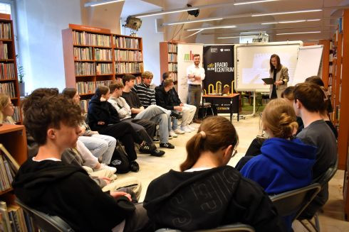 „Jak zostać bogatym. Od oszczędzania do inwestowania”. Spotkanie edukacyjne w bibliotece