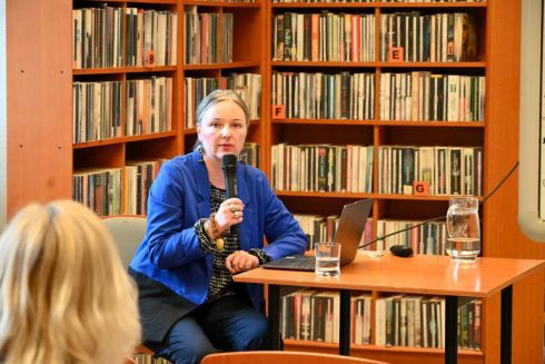 Herstoryczne narracje w wybranych wystawach poświęconych polskim artystkom