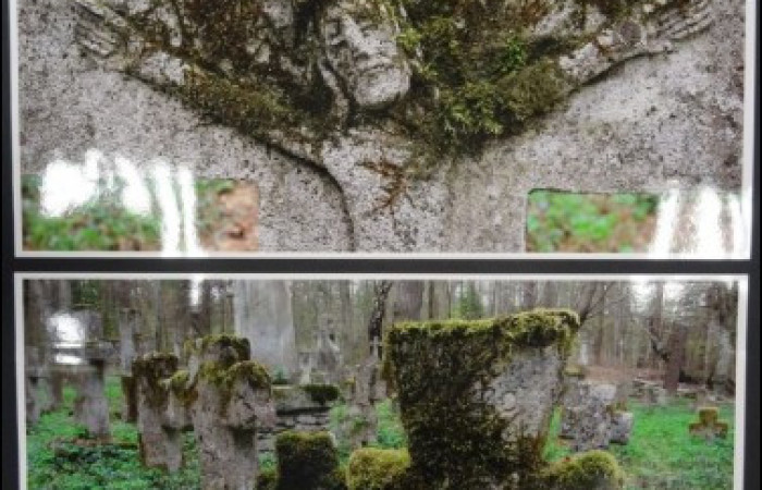 Zdjęcie na górze: porośnięty mchem kamienny krzyż z wizerunkiem Chrystusa, zdjęcie na dole: porośnięte mchem kamienne krzyże.