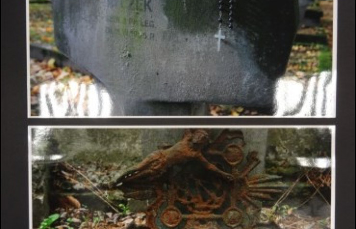 Zdjęcie na górze: kamienny krzyż z przewieszonym różańcem, zdjęcie na dole: figura Chrystusa z żelaza, przed nią biała tabliczka z czarnymi napisami.